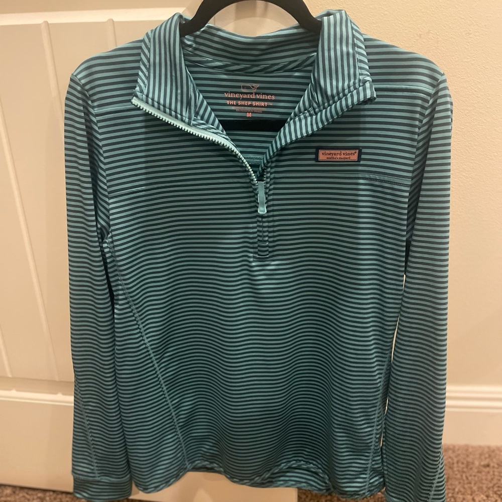 Women’s Vineyard Vines Sz medium quarterzip EUC